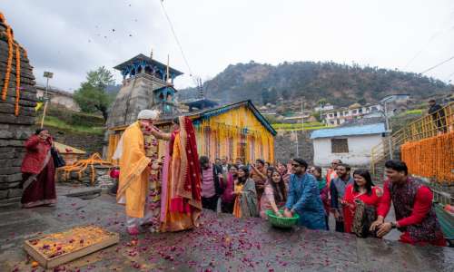 त्रिजुगीनारायण में शादी के लिए दुनिया भर से आ रहे हैं जोड़े