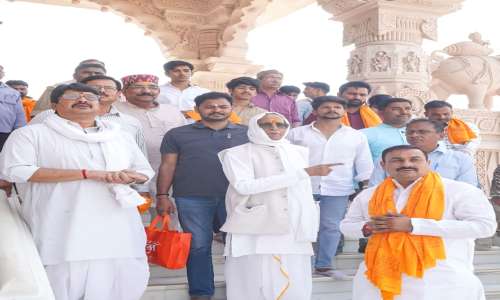 राम लला के दर्शन को पहुंचे राजा भैया