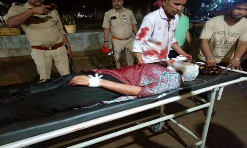 प्रेम प्रसंग के चलते  लड़के ने लड़की पर किया धारदार हथियार से हमला ।
